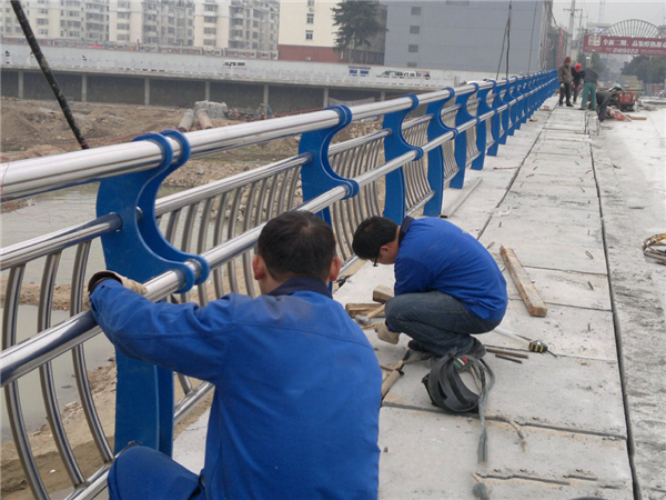 安庆不锈钢河道护栏的特性及其在城市景观中的应用