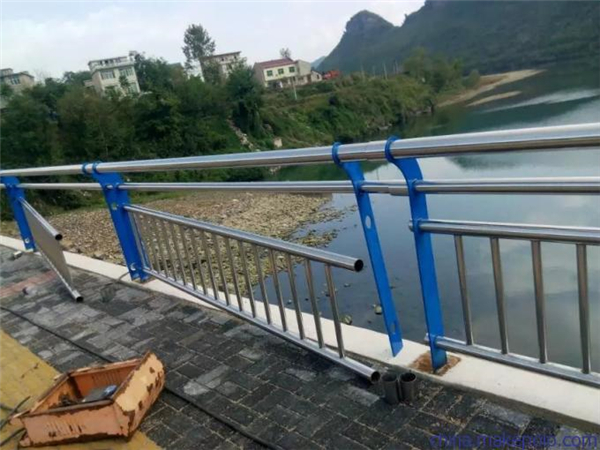 安庆不锈钢复合管护栏是一种卓越的防护材料